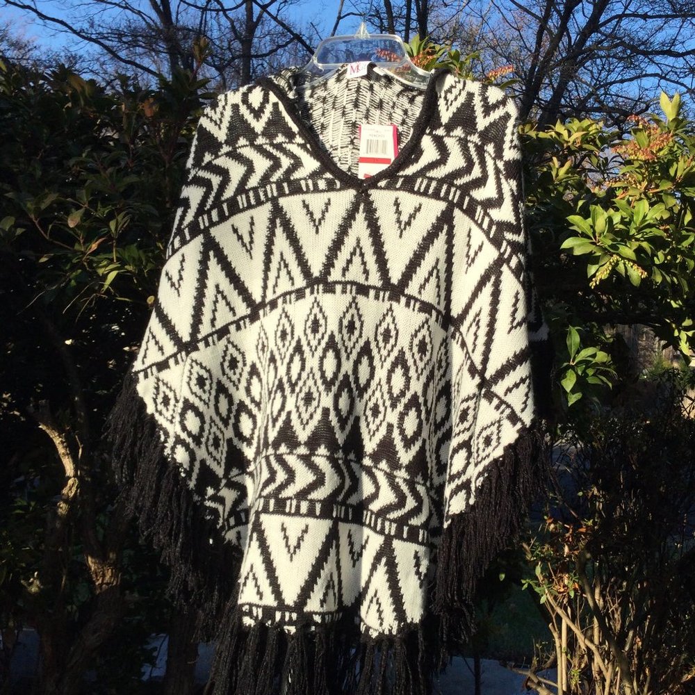 Oh Mg! Hoodie Ponchos Trimmed with Black Yarn
